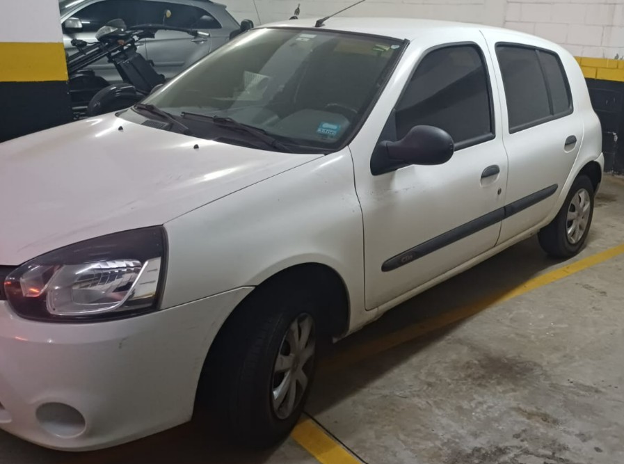 
								Clio full									