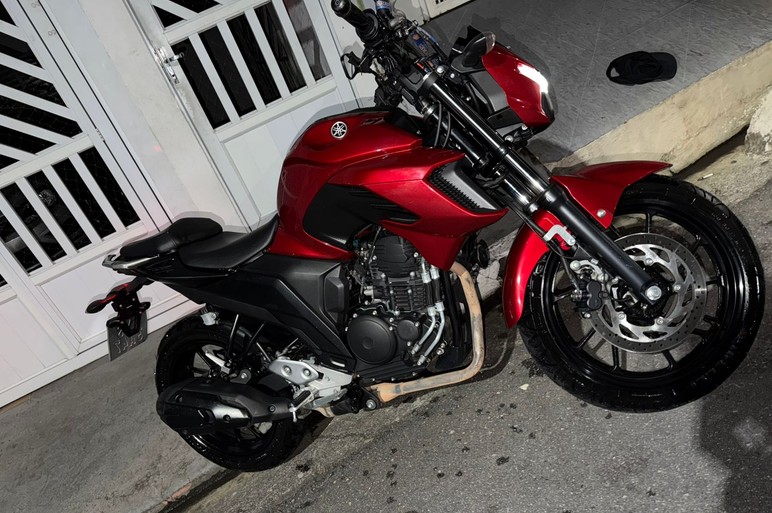 
								Yamaha/FZ25 Fazer full									