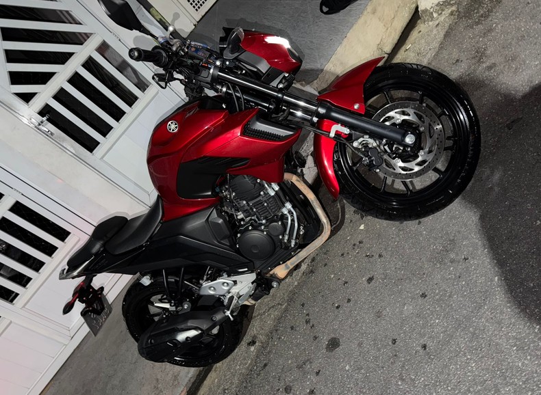 
								Yamaha/FZ25 Fazer full									
